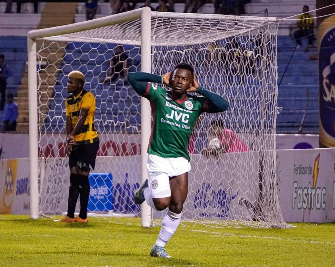 Así celebró Júnior Lacayo su gol para el empate transitorio 1-1 del Marathón.
