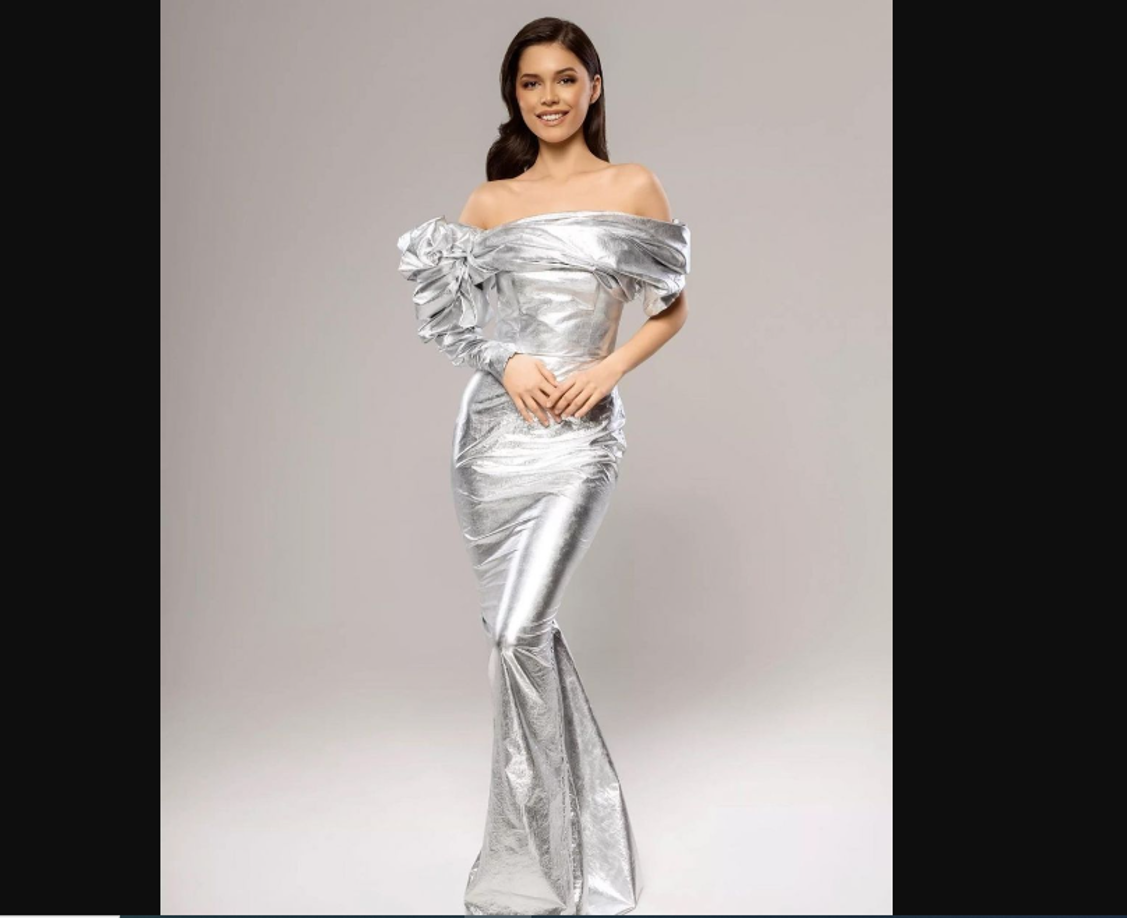 La primera candidata en bajarse de la competencia fue Miss Letonia, Kate Alexeeva, luego de informar que se contagió de Covid-19. 