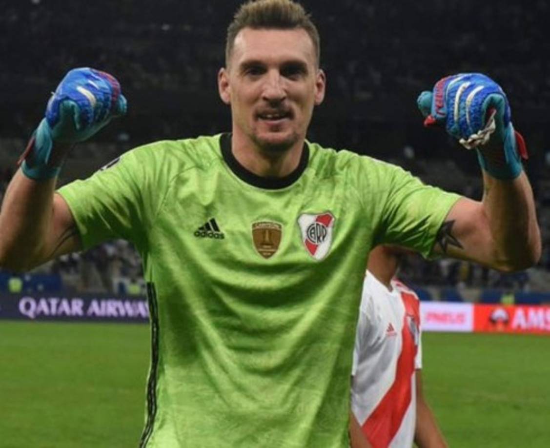 De acuerdo con el diario Olé, el portero de River Plate, Franco Armani, está en los planes de Pumas de México. El portero tiene contrato con River hasta el 2022, pero no descarta que llegue al fútbol mexicano.