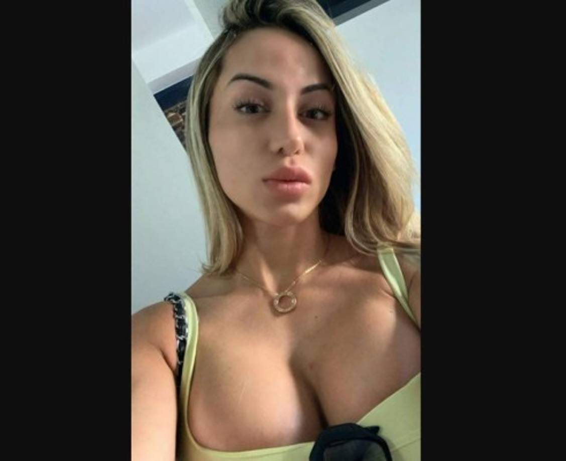 En su declaración con la Policía Civil, la modelo de fitness Bianca Domingues, de 26 años, reveló que estaba con MC Kevin en la habitación 502 del hotel Riale Brisa Barra cuando se cayó del quinto piso y murió.