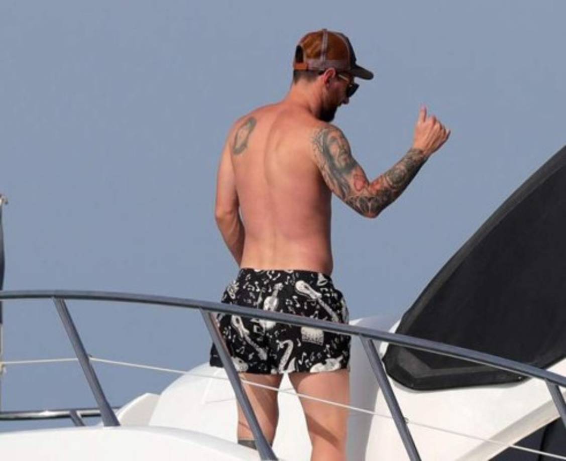 Lejos de los entrenamientos y las exigencias deportivas, Messi disfruta de unas vacaciones junto a Antonella Roccuzzo y sus tres hijos en Ibiza. FOTO GTRES.