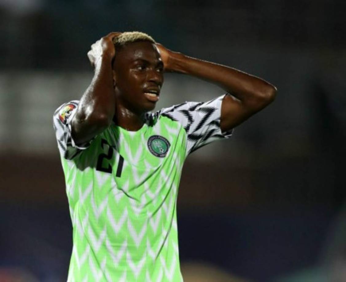Victor Osimhen es seleccionado de Nigeria y se desempeña como delantero, en el FC Barcelona lo quieren.