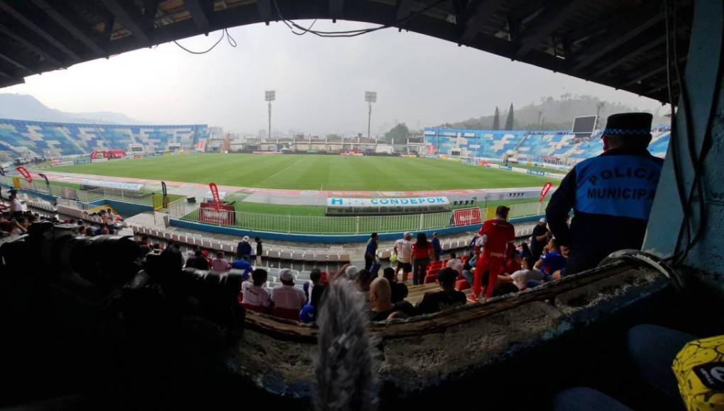 El Estadio Nacional Chelato Uclés se viste de gala una vez más y este domingo se preparó para recibir el clásico entre Olimpia y Motagua.