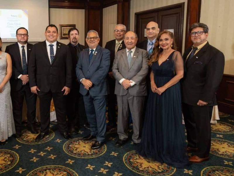 El evento contó con la presencia de socios rotarios, invitados especiales y representantes de organizaciones aliadas, quienes celebraron este nuevo capítulo en la historia del Usula Rotary Club.