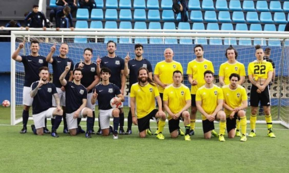 El cantante de Jonas Brothers y DNCE disfrutó junto a sus hermanos y amigos, bebiendo, asando y hasta jugando rugby.<br/><br/>