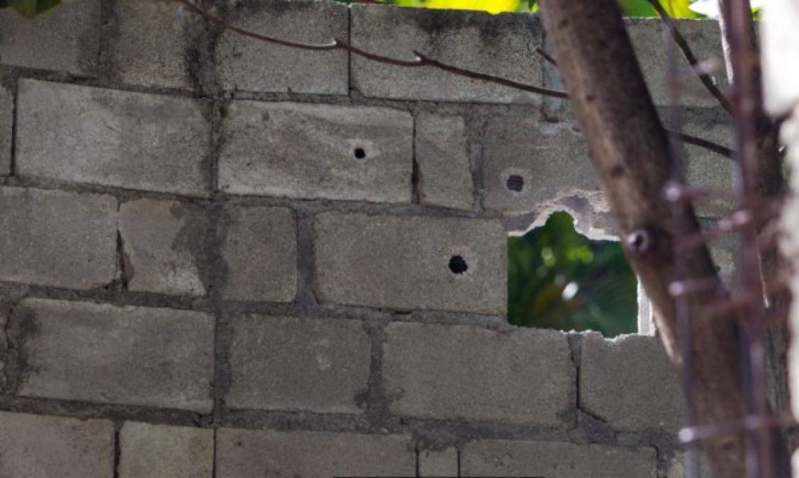 Fotografía de agujero de balas en los muros de la casa del asesinado Jovenel Moise hoy, en Puerto Príncipe (Haití). EFE