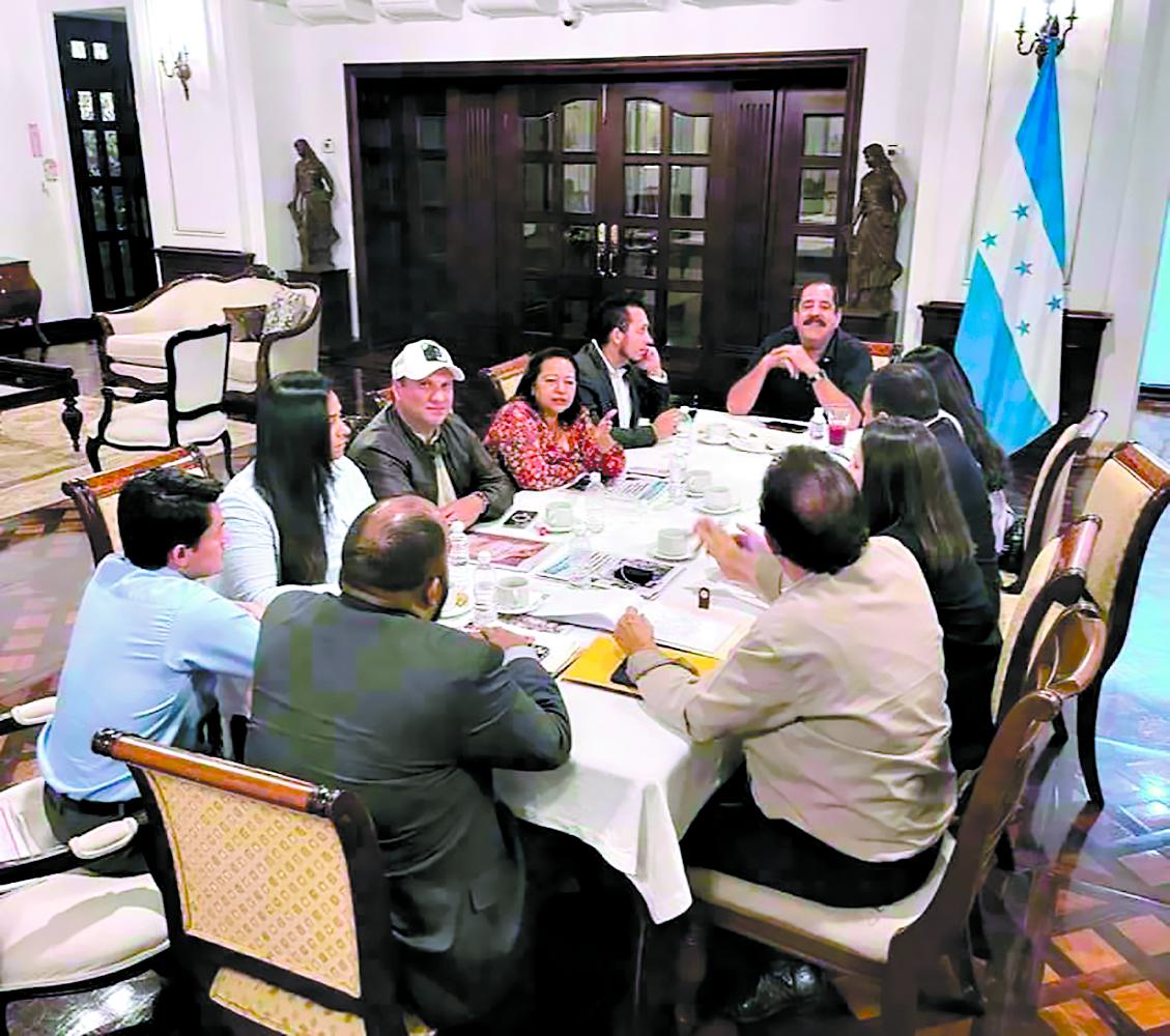 Mel Zelaya asumirá las negociaciones y consensos con todas las bancadas