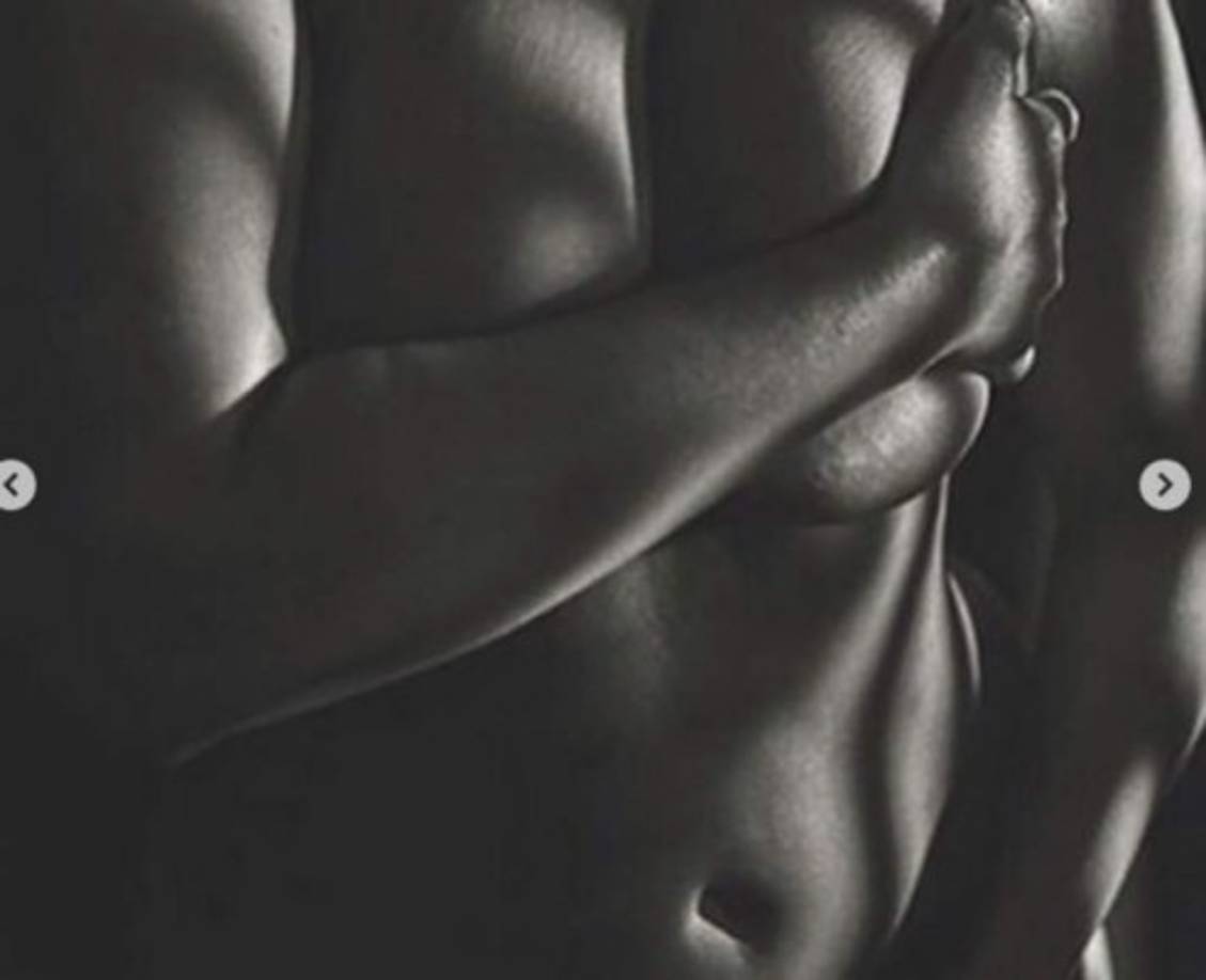 Solo usó una delgada malla de red y una camiseta sin mangas.<br/>