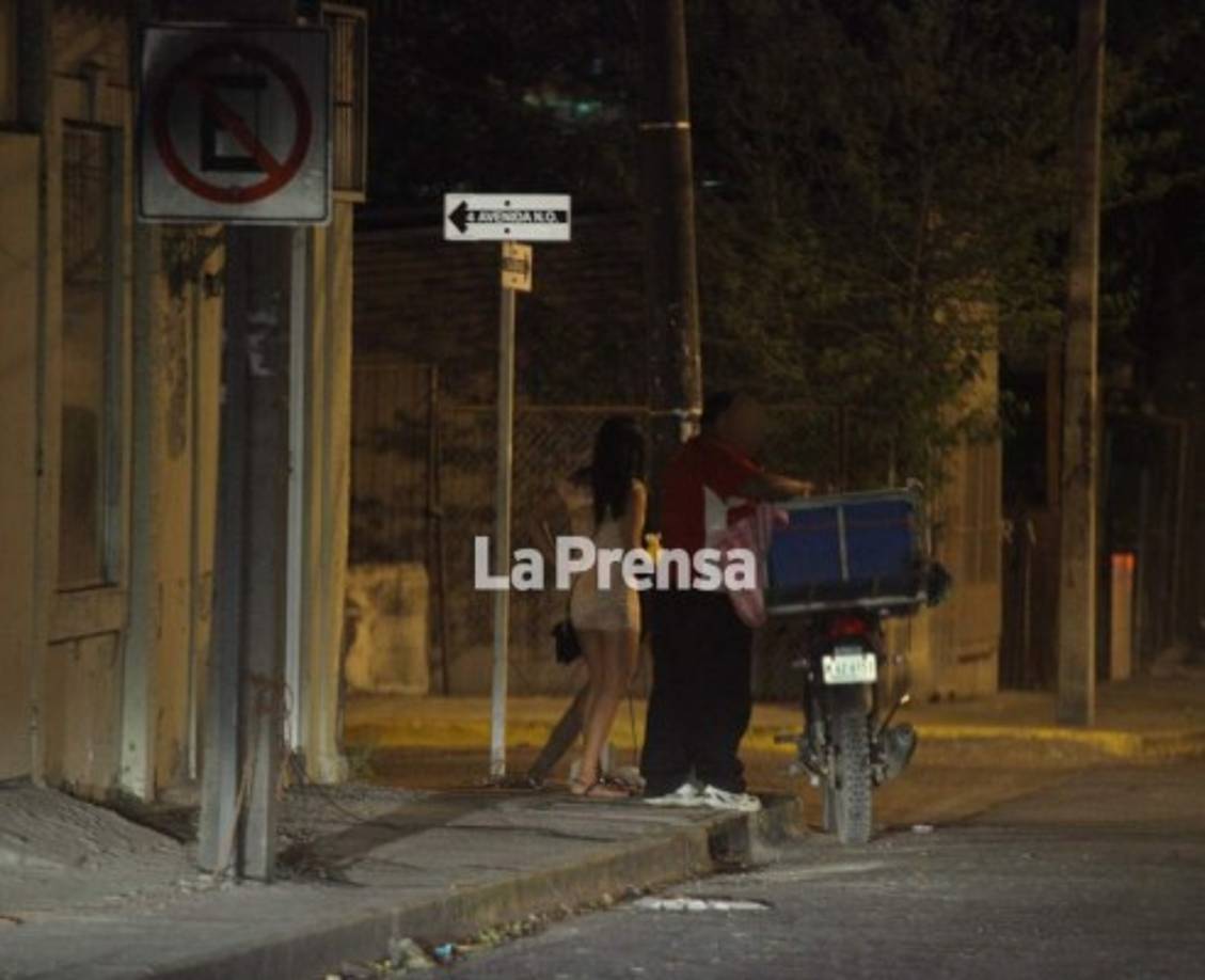 En la acción participan fiscales, agentes de la Unidad contra la Trata de la Atic, elementos de la Policía Militar del Orden Público (PMOP) y personal de la Dirección de la Niñez, Adolescencia y Familia (Dinaf). El objetivo es rescatar a estas jóvenes que están en riesgo social.