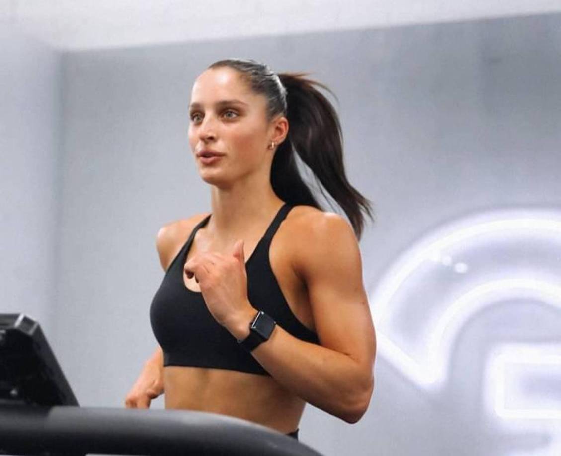 La modelo Olivia Kelly habría señalado en una entrevista que Neymar le escribió por privado y fue mucho más allá: “Me ha hecho una videollamada“, contó la joven con cara de emoción. 