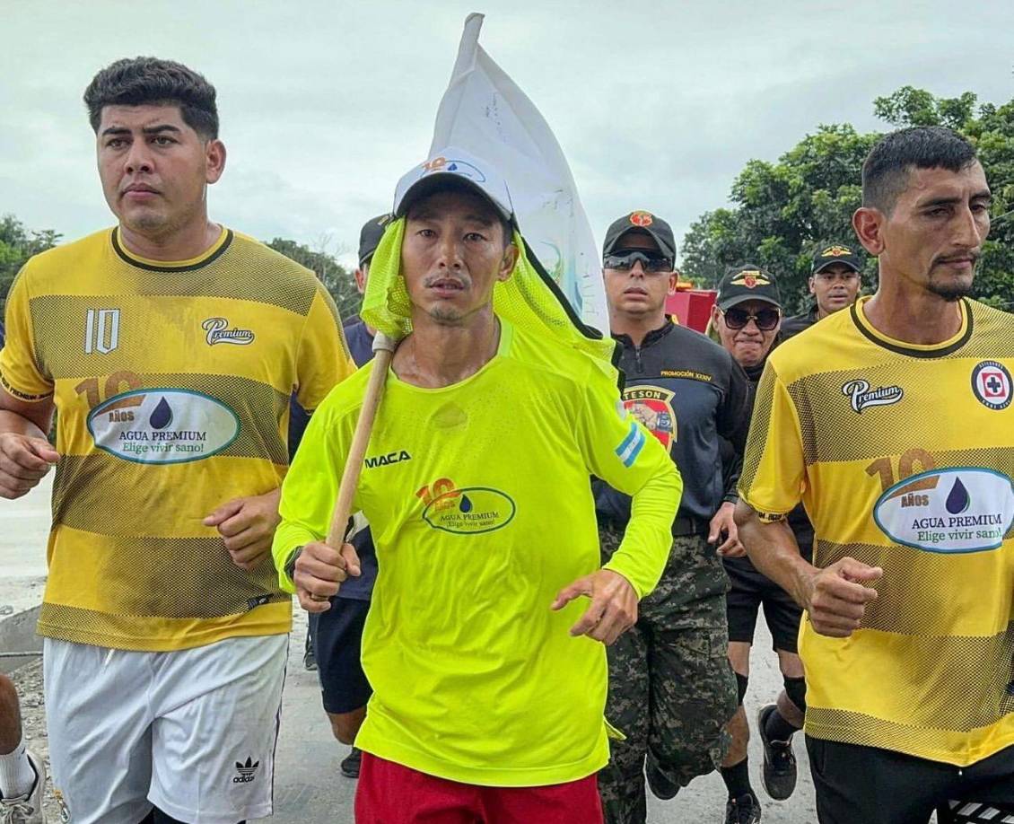 Fujiyama quien agradeció a todos sus colaboradores, dijo que todo fue como un huracán y que estaba como en shock después de dos días de haber inaugurado la escuela en mención y ver la placa del Gobierno.