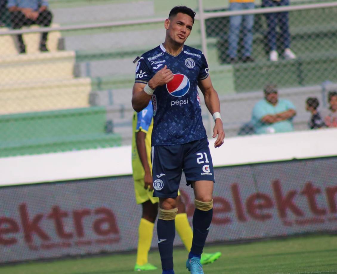 Roberto Moreira - A raíz de la intoxicación que sufrió en Liga Concacaf contra Olimpia, el jugador ha decaído en su nivel y perdió su titularidad, pero sigue siendo un nombre interesante en el banco de suplentes del Ciclón.