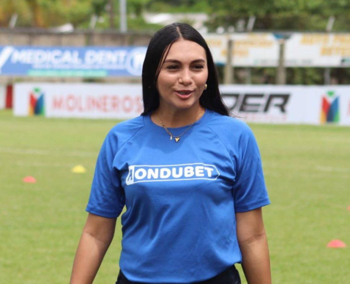 Bellas chicas se hicieron presentes al estadio Francisco Martínez de Tocoa para el duelo Real Sociedad vs Real España. 