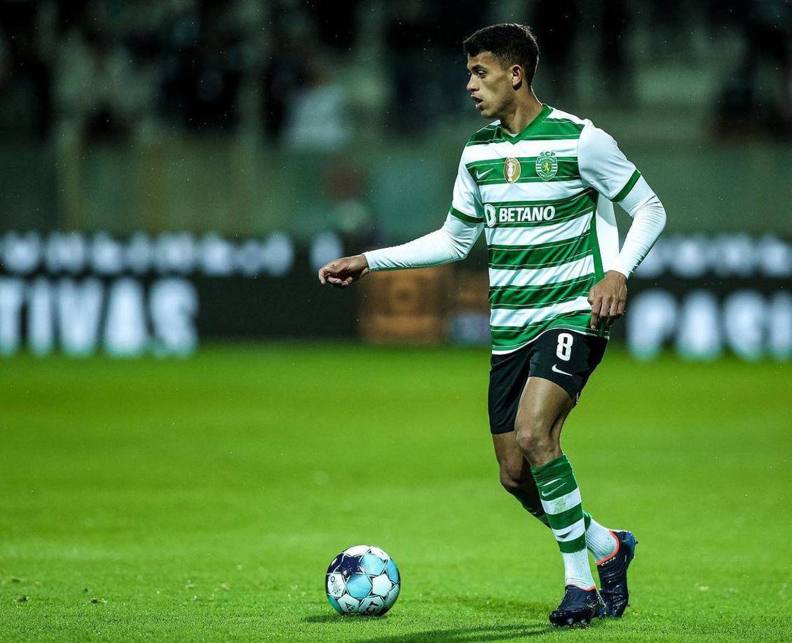 Y continuó: “Demostró que era diferente a la mayoría de los jugadores que nunca experimentan nada más allá del fútbol”.