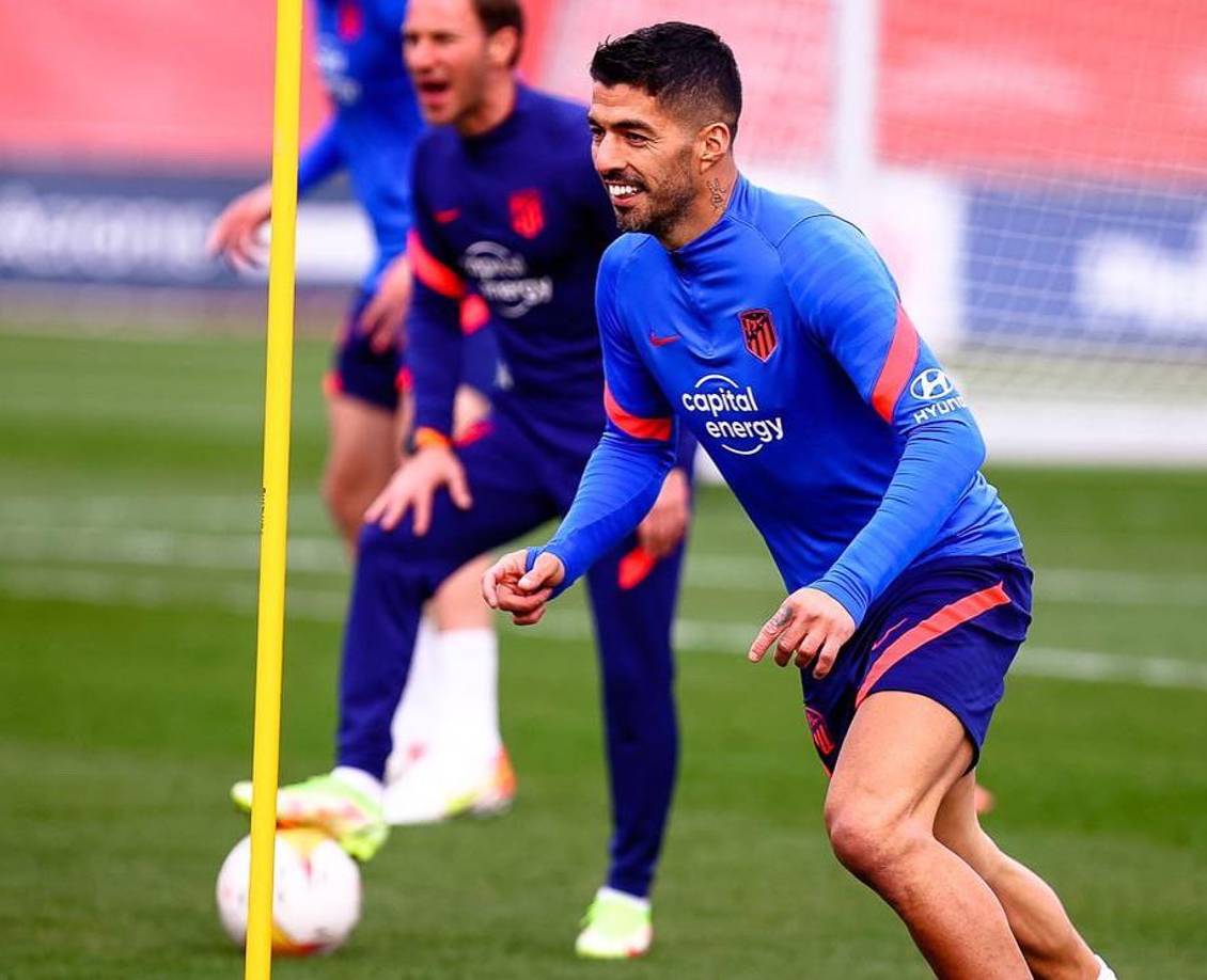 Informan medios españoles que Besiktas y Fenerbahçe de Turquía habrían contactado con el entorno de Luis Suárez pensando en la próxima temporada. El uruguayo saldría del Atlético de Madrid.