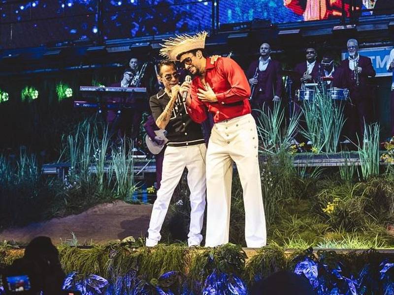 Marc Anthony y Bad Bunny interpretaron el tema Preciosa, provocando una sonora ovación del público.
