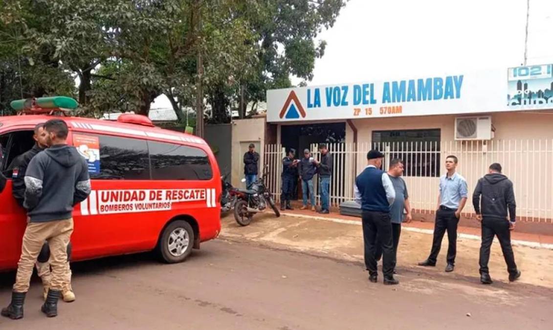 El periodista Humberto Andrés Coronel Godoy, de 33 años, fue atacado cuando se disponía a abordar su vehículo al salir de la radio Amambay 570 AM poco después del mediodía, informó la policía.
