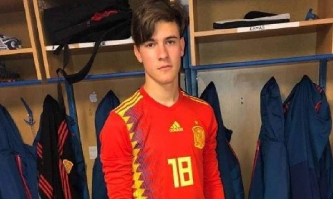 Según informa diario Marca, el Real Madrid tiene atado al juvenil Chechu. El central de la cantera del Málaga ha sido tres veces internacional con la selección sub 17. Es polivalente, ya que puede jugar en el eje de la defensa o como lateral izquierdo.