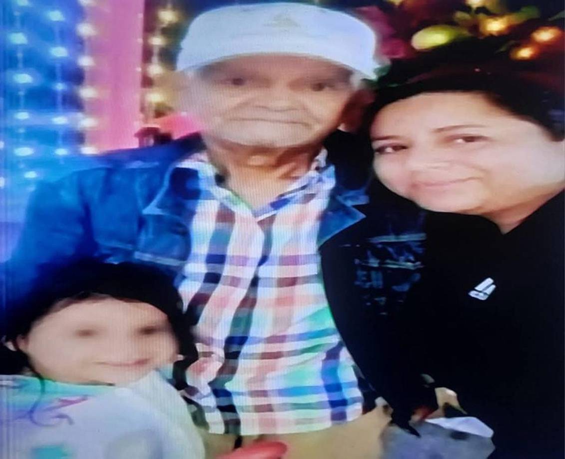 ”Me da tristeza saber que la niña sabe todo lo que pasó, ella vio todo, ella pidió que yo no llorara y que le diera un beso en su estómago, que ahora su mamá estaba en el cielo con mi mamá que murió hace tres años, mi hermano cumple hoy cuatro años de haber fallecido”, agregó.