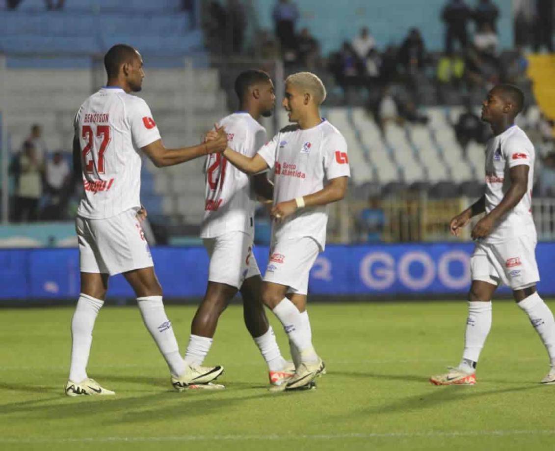 Jerry Bengtson llegó a tres goles en el actual campeonato.