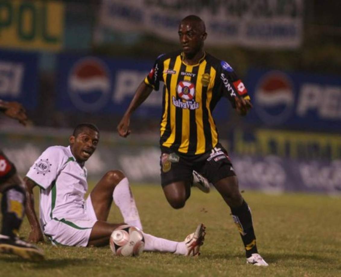 Edmilson Da Silva: El futbolista brasileño estuvo dos torneos con el Real España, disputando 22 partidos y marcando 3 goles. Se fue al Marathón.
