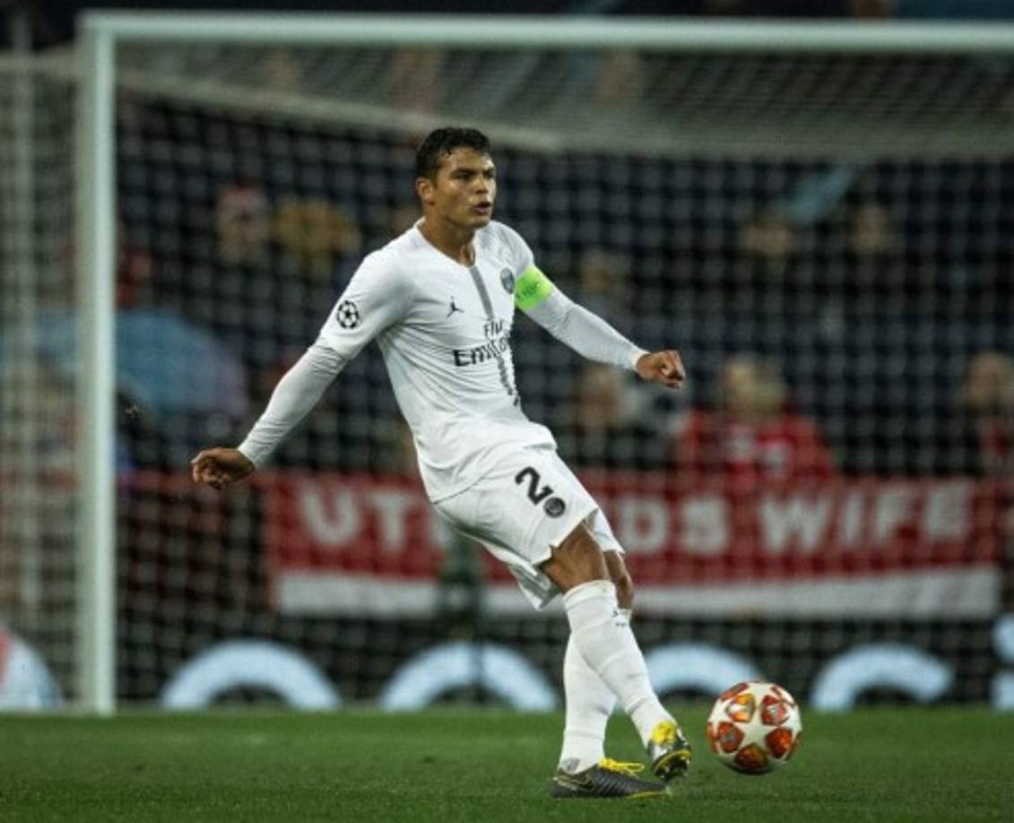 El central brasileño Thaigo Silva ha dejado la decisión sobre su continuidad en el PSG pendiente de conversaciones a final de temporada. 'Me queda una campaña y media de contrato todavía. No sé qué pasará. Habrá que hablar a final de campaña para encontrar una solución entre las dos partes', dijo a Globo Esporte.