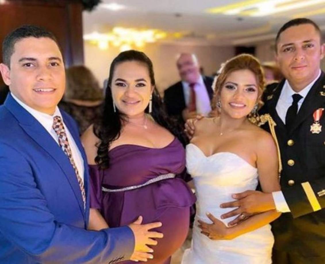 Entre los invitados a la boda Coello - Espinal estuvieron los periodistas Fernando Maldonado y Brenda Moncada.