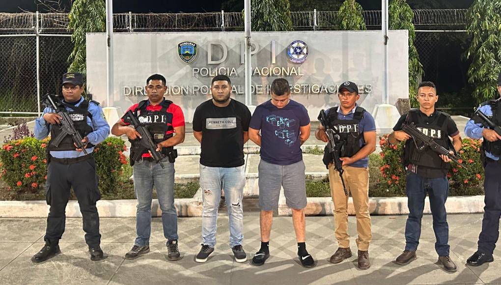 Este lunes Arnold Pineda (26) y Carlos Pinto Ramos (25), quienes son acusados de matar al guardia, fueron detenidos cuando pretendían salir del país.