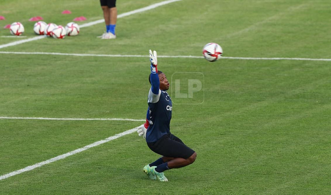 “Buba” López es el arquero titular de la Bicolor y estará bajo el arco en el amistoso ante Colombia.