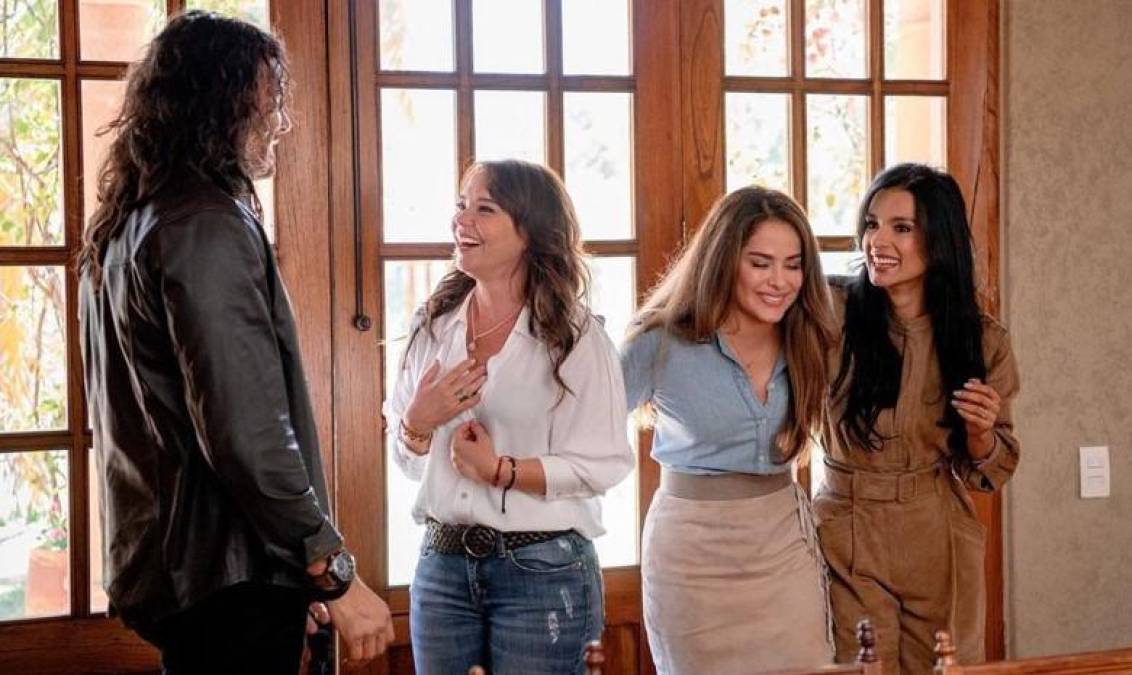 Mario Cimarro, Natasha Klauss, Danna García y Paola Rey regresan a la telenovela colombiana para seguir en sus papeles de Juan Reyes, Sarita, Norma y Jimena Elizondo. 