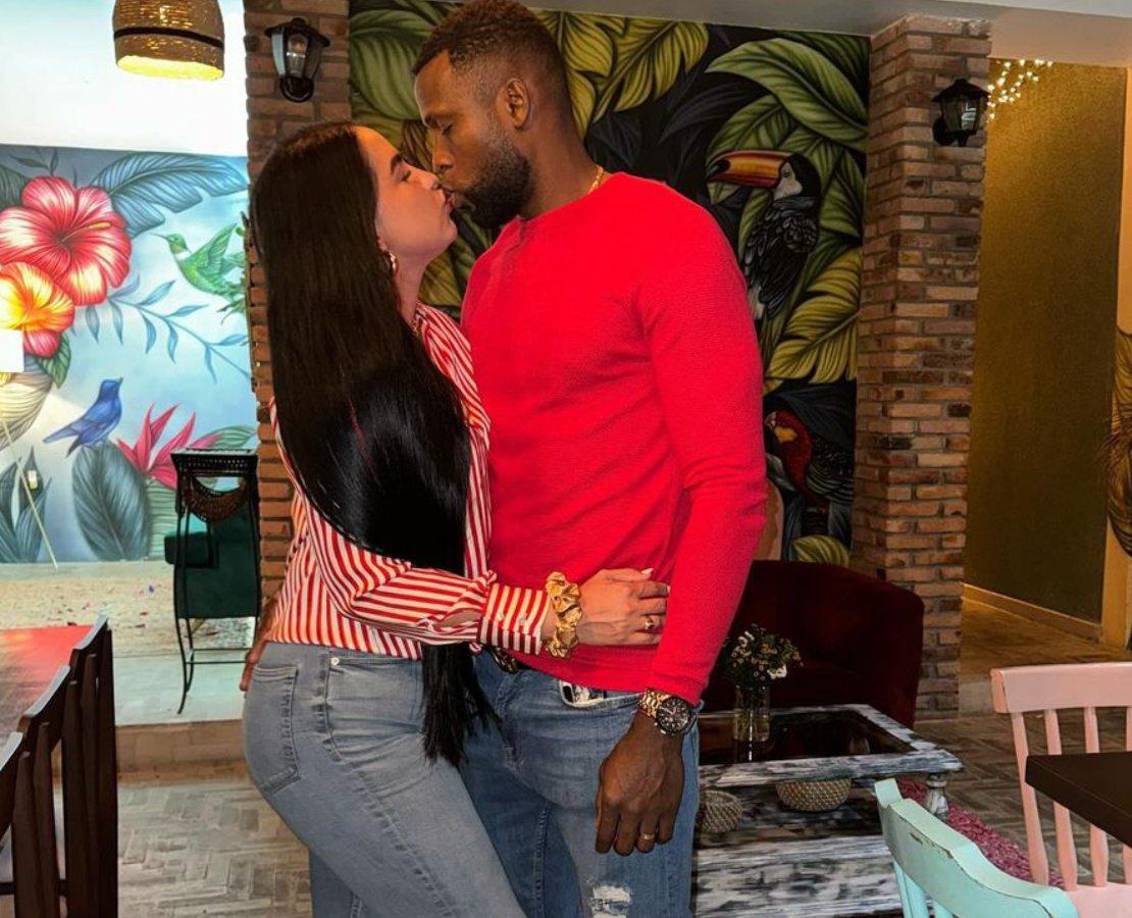 Yustin Arboleda: El goleador del Olimpia partió rumbo a Venezuela al lado de su familia.