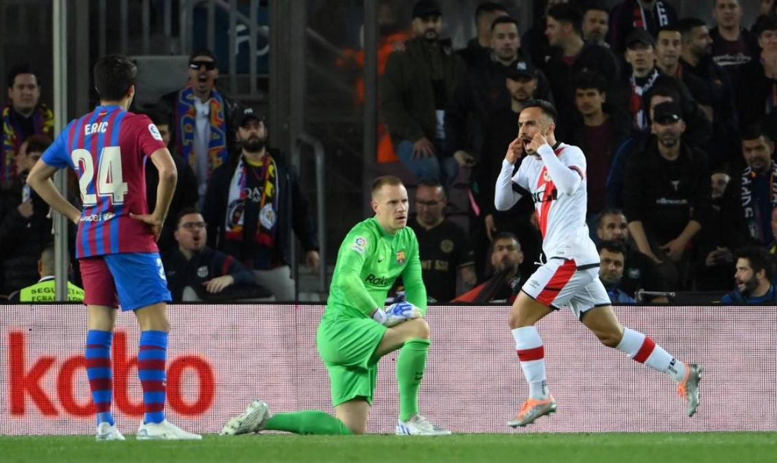 Un gol de Álvaro García (7) dio tres puntos de oro para el Rayo Vallecano sorprendiendo a un Barcelona, que buscaba una victoria para afianzarse en el segundo puesto liguero y amarrar un poco más la clasificación para la Champions.