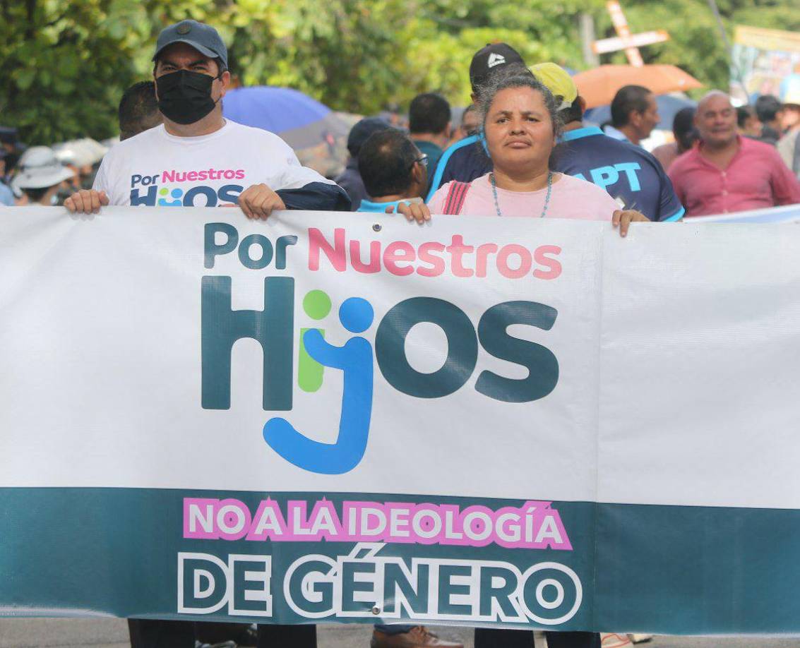 La marcha fue convocada por el “Movimiento por Nuestros Hijos”.