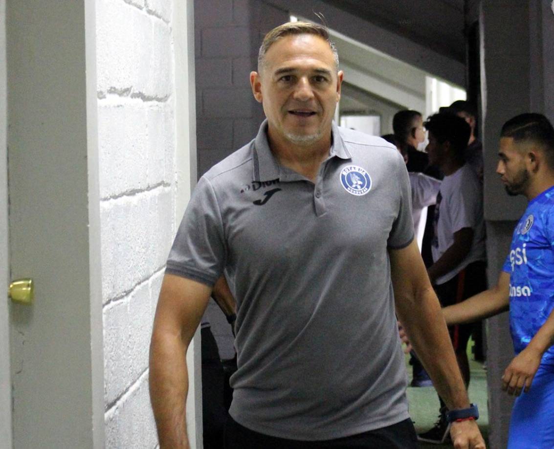 Pase lo que pase en la Gran Final ante Olimpia, el entrenador argentino Hernán ‘La Tota‘ Medina continuará en el banquillo del Motagua y no solo porque tiene contrato hasta mayo del 2023, sino porque la directiva del club está a gusto con su trabajo.