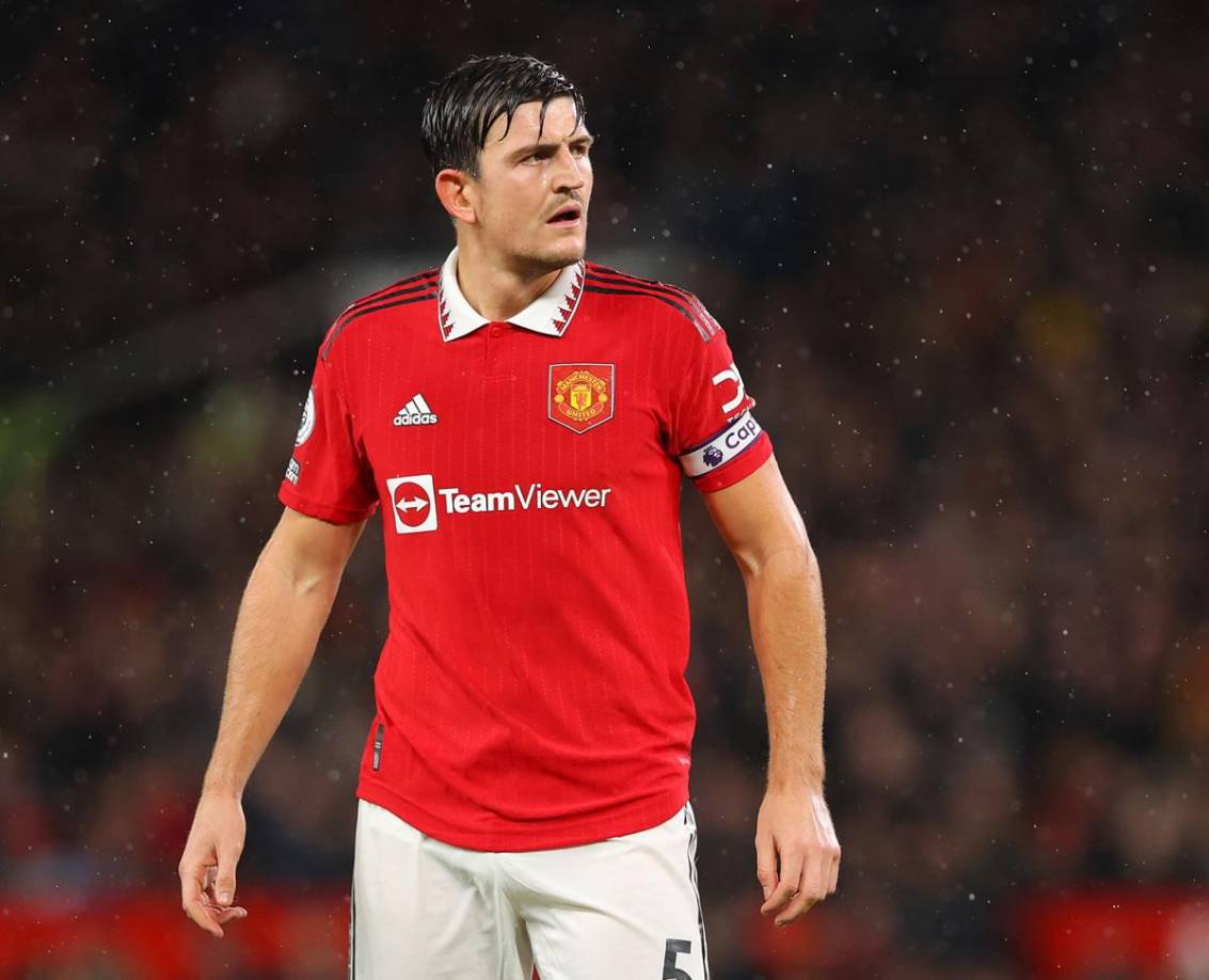 Erik Ten Hag le retiró la capitanía a Harry Maguire y le abre la puerta de salida del Manchester United. ”Después de hablar hoy con el entrenador, me ha comunicado que va a cambiar de capitán. Me explicó sus razones y estoy completamente decepcionado”, explicó el propio defensa inglés.