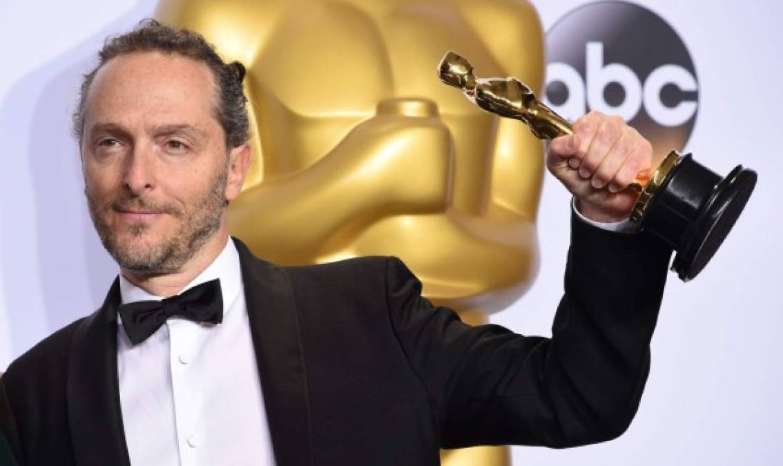 El mexicano Emmanuel Lubezki celebró asimismo ser el primer director de fotografía de Hollywood que recibe tres galardones consecutivos.