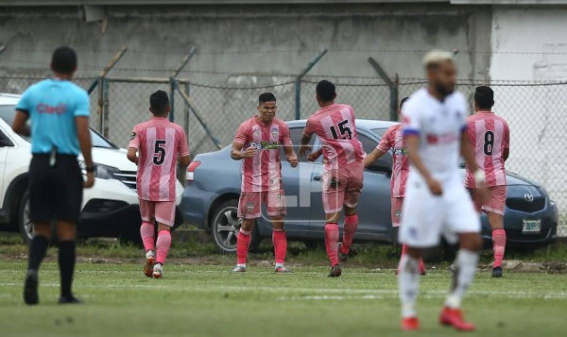 La celebración de Sebastián Colón para el empate del Real de Minas 1-1.