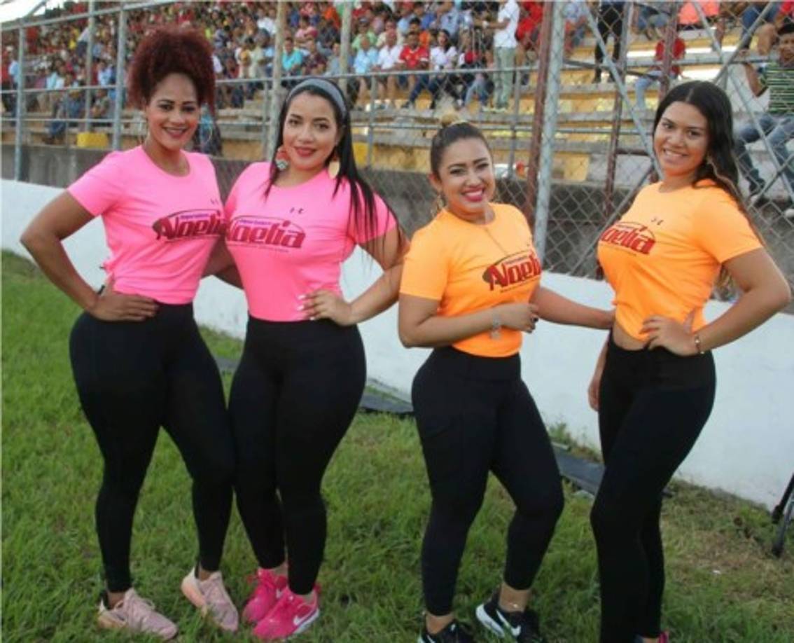 Las chicas que pusieron el ambiente en el estadio de Tocoa.
