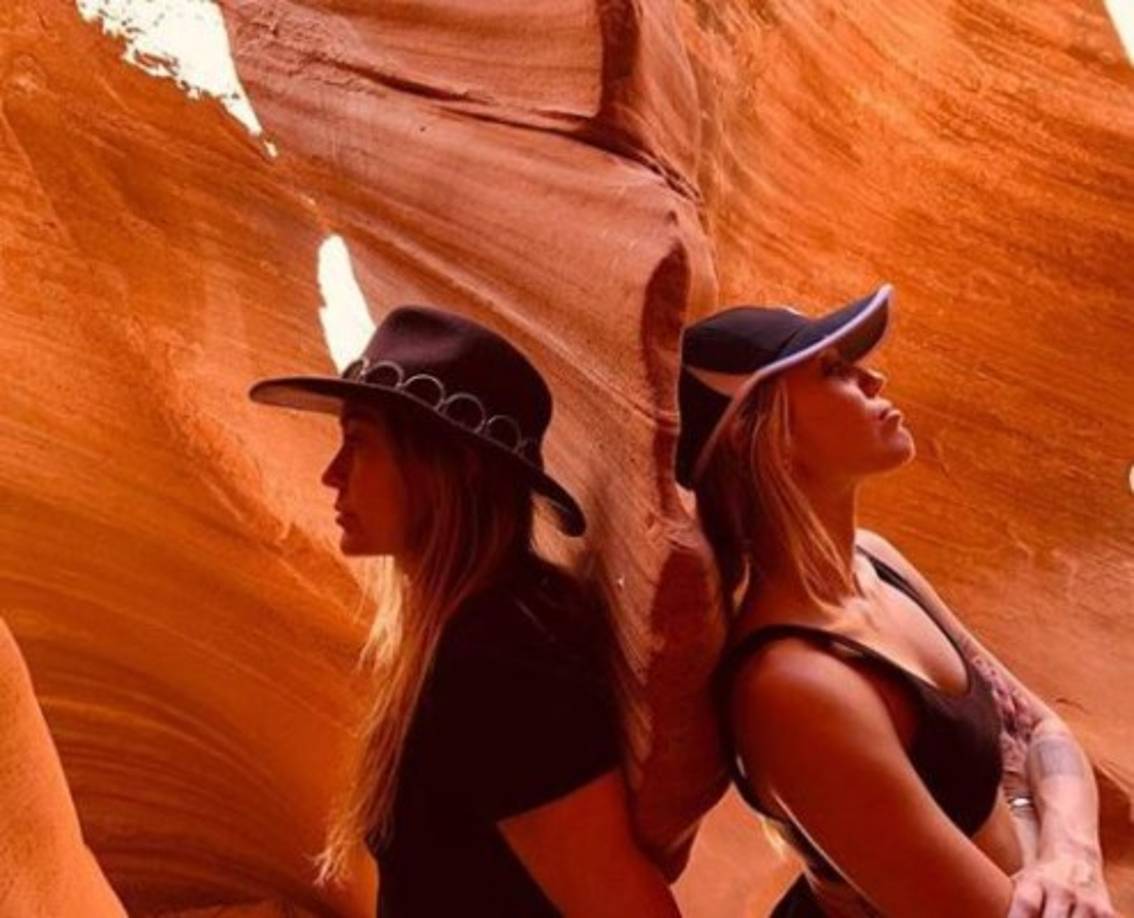 En las últimas horas, Miley Cyrus mostró en sus redes, que se ha tomado un descanso y visitó la zona de cañones de Utah, EEUU.