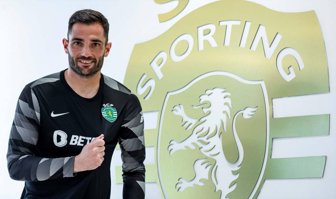  El portero español Antonio Adán, que vive su segunda temporada en el Sporting de Portugal, renovó su contrato hasta 2024, informó el club luso.