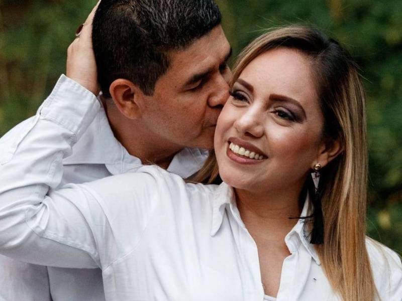 Sara Elizabeth Estrada Zavala (33) y su esposo Mario Matamoros (42).