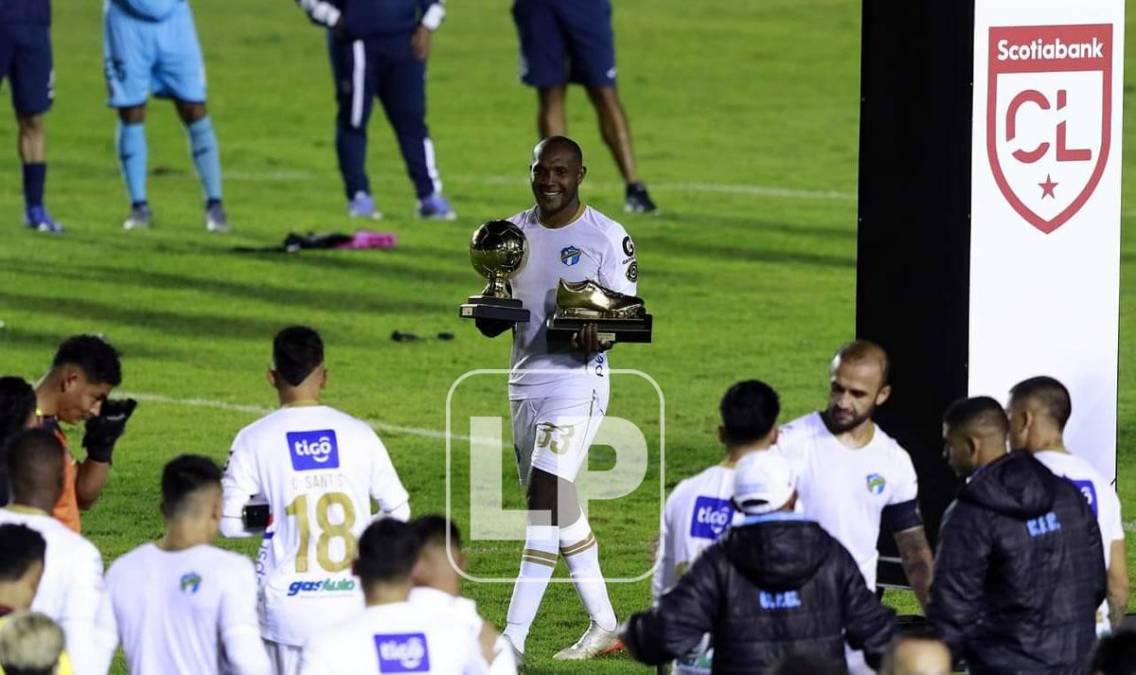 El ecuatoriano Juan Anangonó se llevó dos premios tras la final: Mejor Jugador de la Liga Concacaf y Máximo Goleador del torneo con seis goles, de los cuales le marcó cuatro al Motagua.