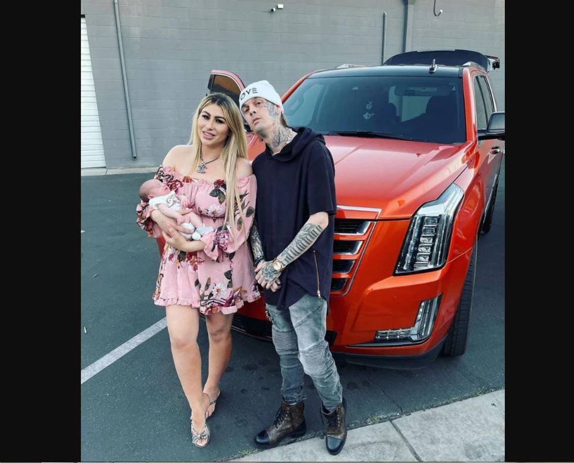 Melanie Martin, exprometida y madre del único hijo de Aaron Carter escribió: “Mi bebé, no puedo respirar. Todavía estamos en el proceso de aceptar esta desafortunada realidad. Sus pensamientos y oraciones son muy apreciados”, expresó la joven, quien mantuvo una relación turbulenta con el cantante.