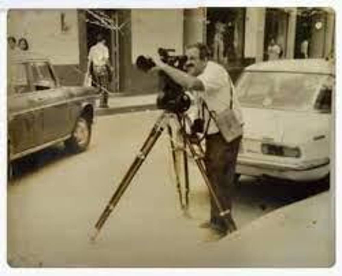 Fosi Bendeck, yoreño, nacido en 1941. Fue un actor y director de cine hondureño de origen palestino. Por más de 20 años se dedicó a la docencia en la Escuela de Periodismo de la Universidad Nacional Autónoma de Honduras, y a luchar por consolidar una cinematografía nacional. Es considerado uno de los precursores del cine en su país y fue un reconocido representante del cine nacional en el extranjero. En 1966 actuó en la cinta No hay tierra sin dueño, del director Sammy Kafati. En 1976 participó en Utopía o El cuerpo repartido y el mundo al reves de Raúl Ruiz En 1979 estrenó El reyecito (también llamada El mero mero), considerada una de las primeras obras cinematográficas de Honduras. La película participó en varios festivales del cine latinoamericano. Bendeck fue el guionista, director, productor y actor de la película.
