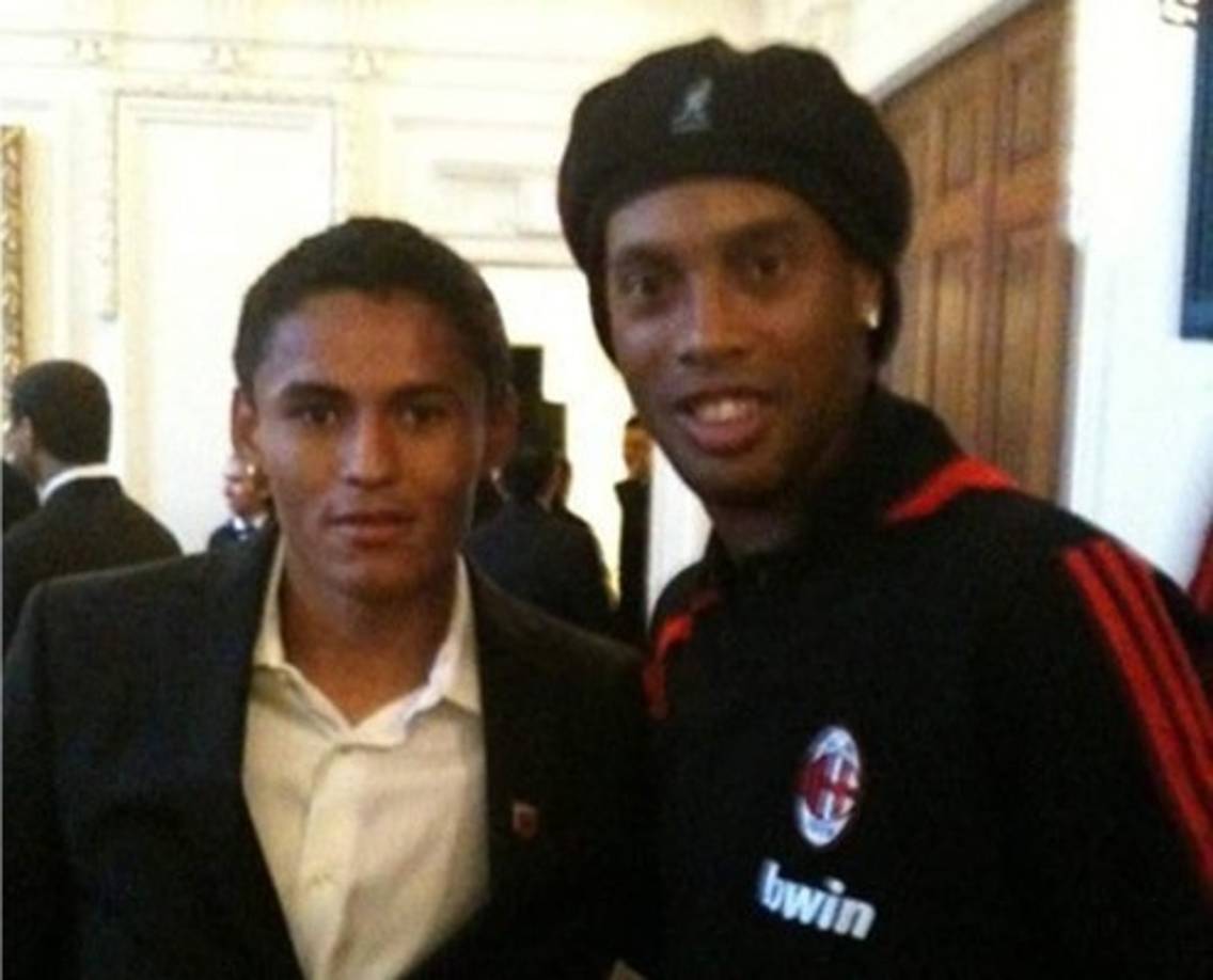 Najar se dio el lujo de compartir con el brasileño Ronaldinho, mientras estaba en el AC Milan.