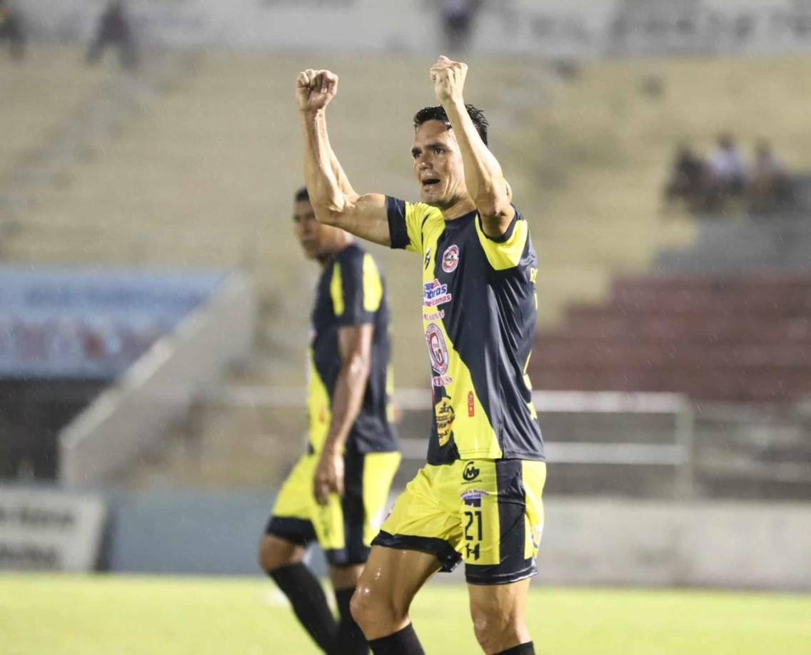 Moreira aprovechó un balón en profundidad, se quitó al portero y definió con mucha tranquilidad.