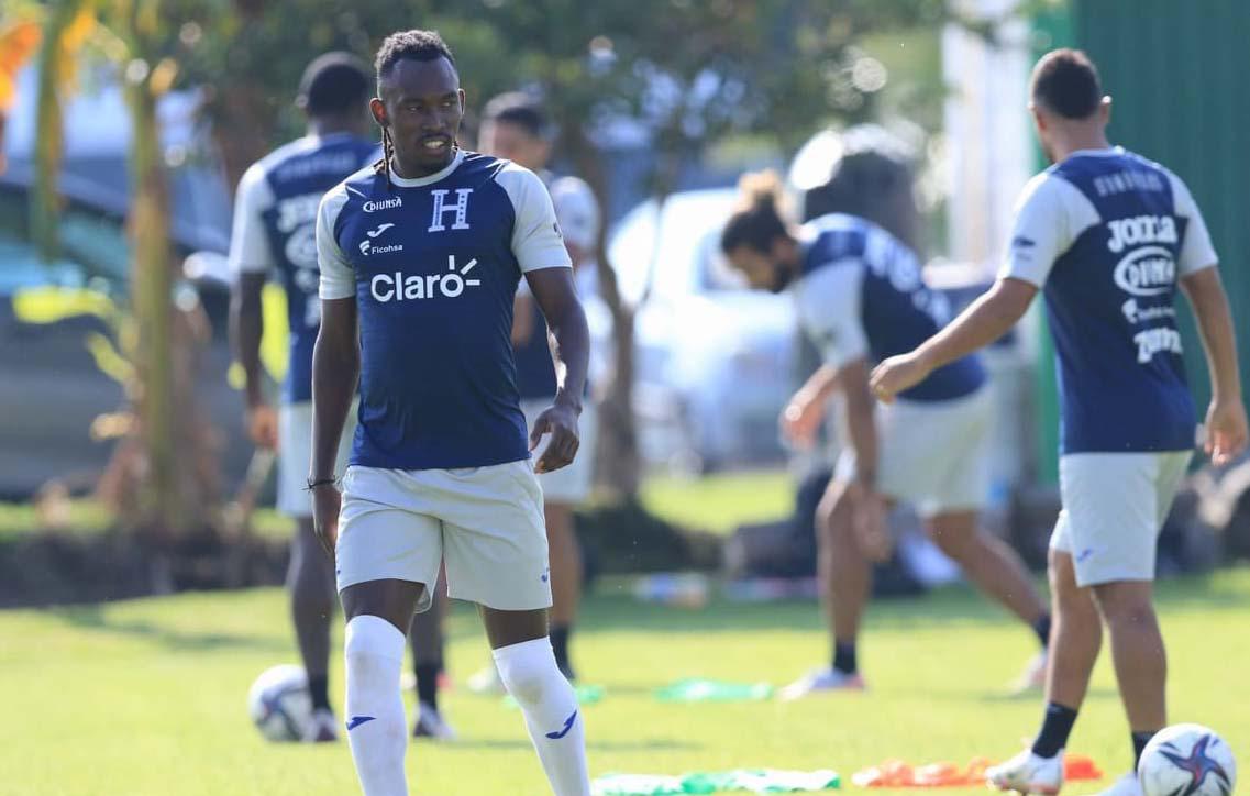 ¿La razón? Alberth Elis relegado al banquillo para el México- Honduras