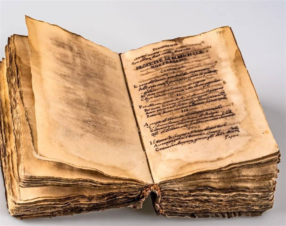 Italia recuperó hoy un antiguo manuscrito “Las profecías de M. Michel”.