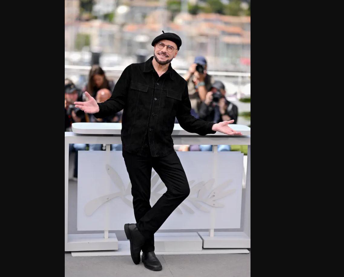 ¡Guapísimo! John Travolta impacta con su aspecto rejuvenecido en Cannes