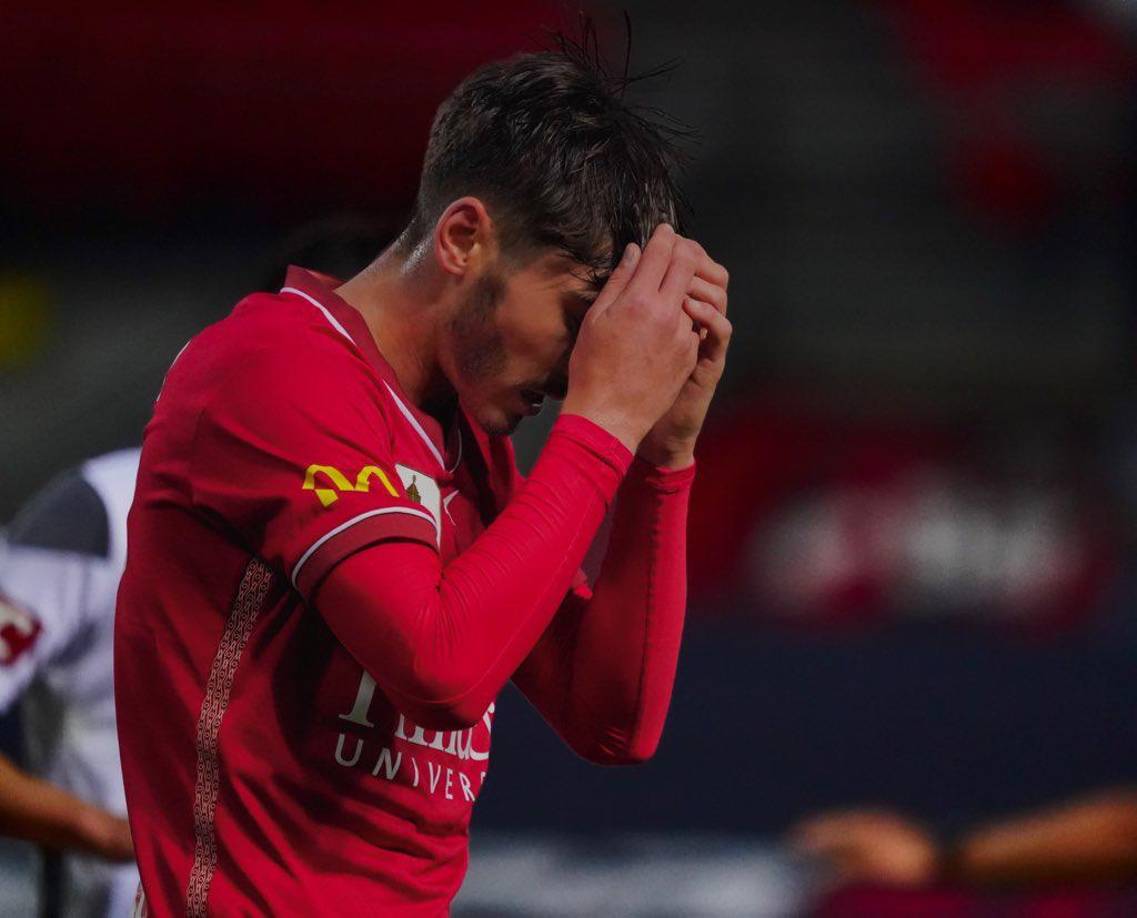 Reconocido futbolista gay reacciona molesto tras broma de Puyol a Casillas sobre su sexualidad: “Es más que una falta de respeto”